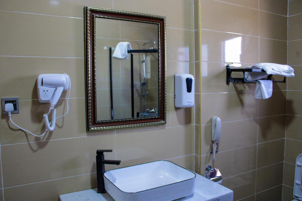 Dellagio Hotel Wa Bagian luar foto