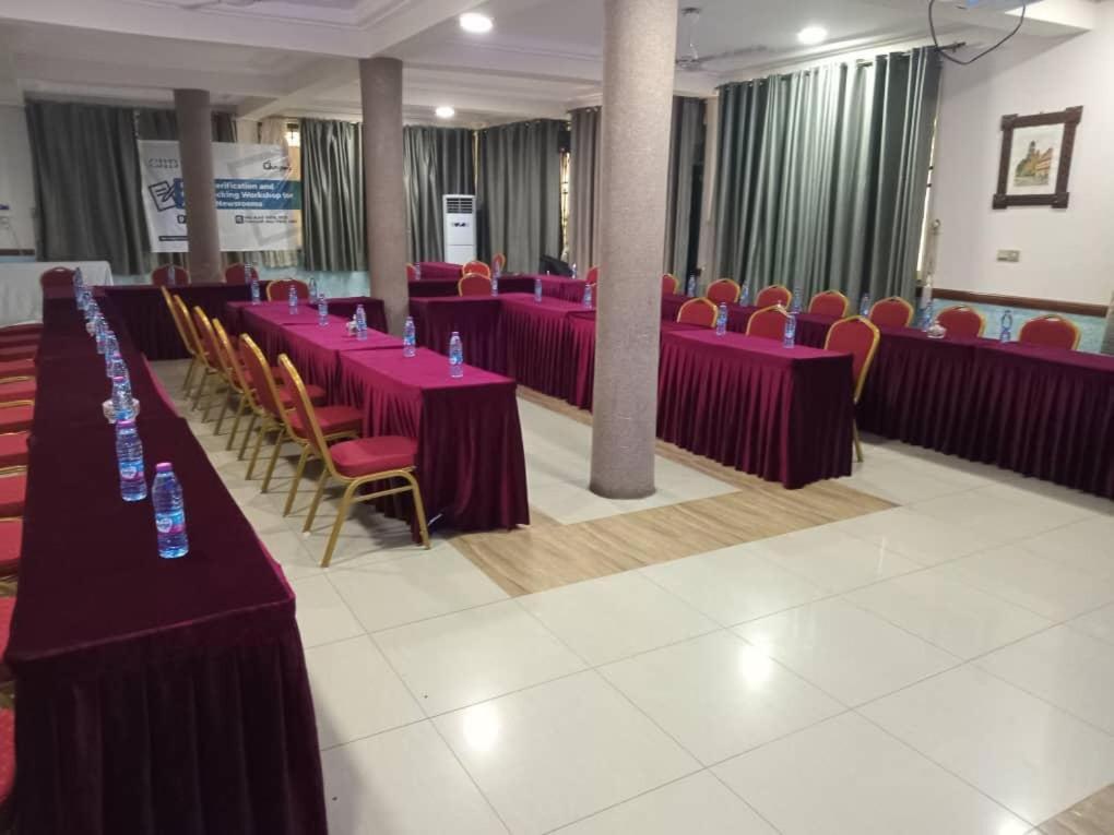 Dellagio Hotel Wa Bagian luar foto