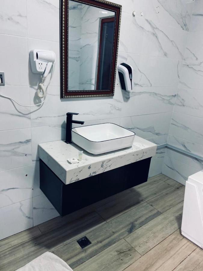 Dellagio Hotel Wa Bagian luar foto