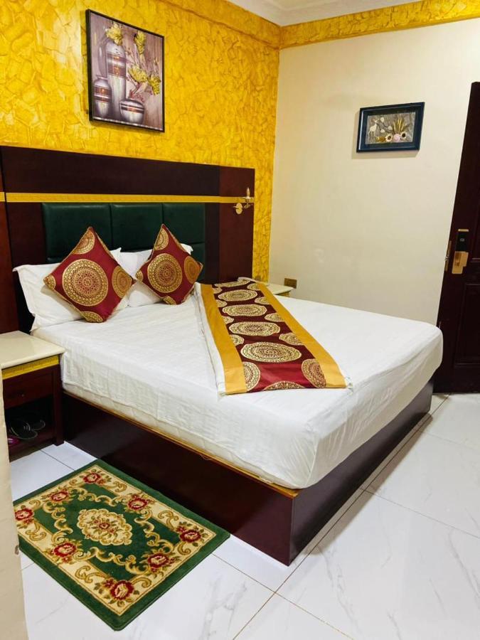 Dellagio Hotel Wa Bagian luar foto